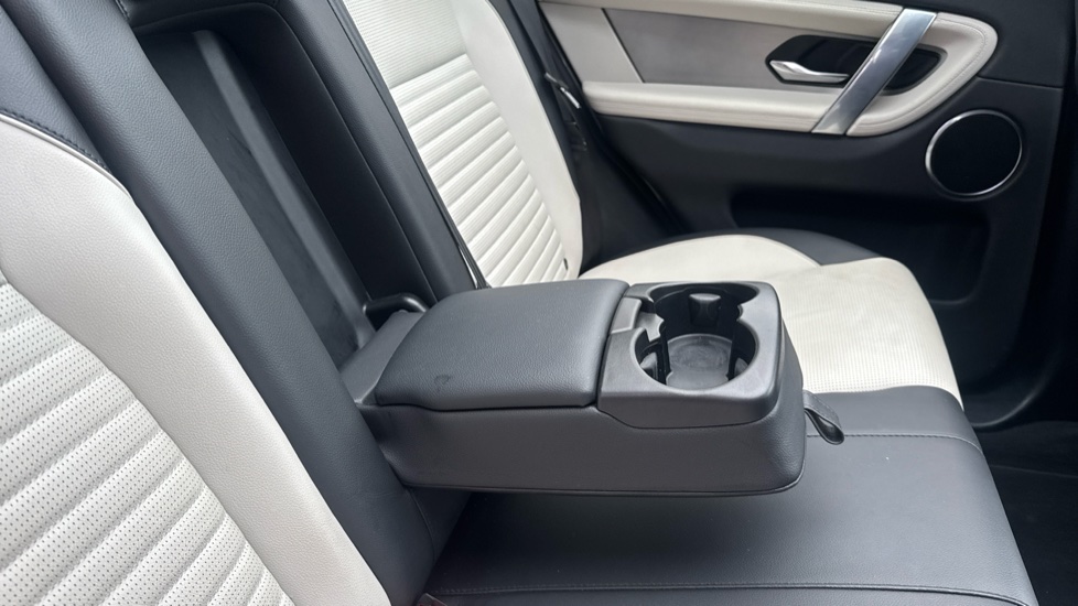 Land Rover Discovery Sport 2.0 D200 Urban Edition 5dr Auto [5 Seat] Diesel Station Wagon - Image 32