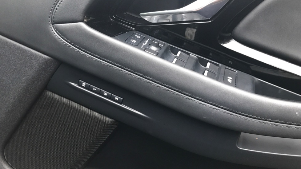 Land Rover Range Rover Evoque 2.0 D200 R-Dynamic HSE 5dr Auto Diesel Hatchback - Image 33