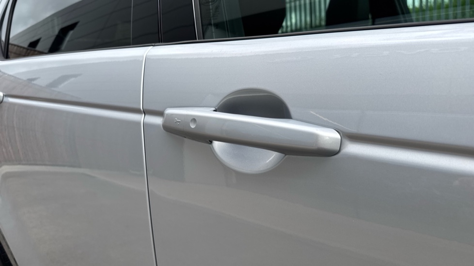 Land Rover Discovery Sport 2.0 D200 Dynamic HSE 5dr Auto [7 Seat] Diesel Station Wagon - Image 21