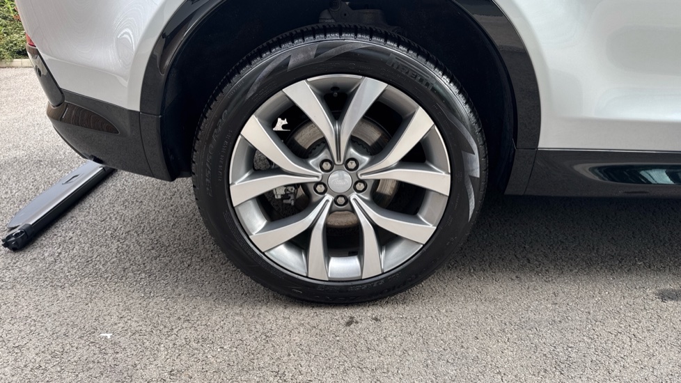 Land Rover Discovery Sport 2.0 D200 Dynamic HSE 5dr Auto [7 Seat] Diesel Station Wagon - Image 24