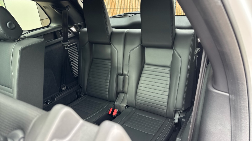 Land Rover Discovery Sport 2.0 D200 Dynamic HSE 5dr Auto [7 Seat] Diesel Station Wagon - Image 31