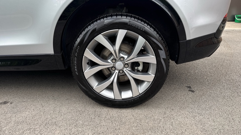 Land Rover Discovery Sport 2.0 D200 Dynamic HSE 5dr Auto [7 Seat] Diesel Station Wagon - Image 32