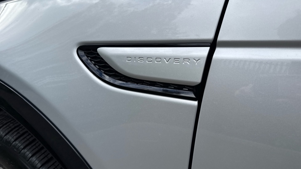 Land Rover Discovery Sport 2.0 D200 Dynamic HSE 5dr Auto [7 Seat] Diesel Station Wagon - Image 35
