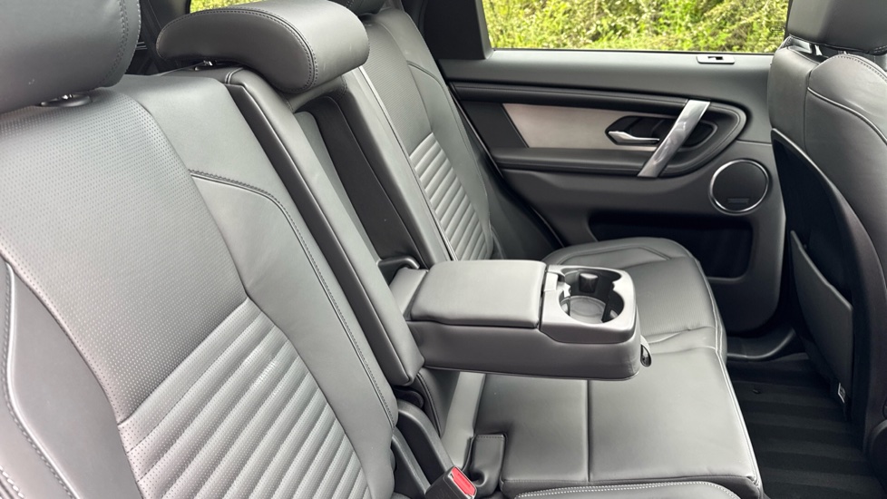 Land Rover Discovery Sport 2.0 D200 Dynamic HSE 5dr Auto [7 Seat] Diesel Station Wagon - Image 43