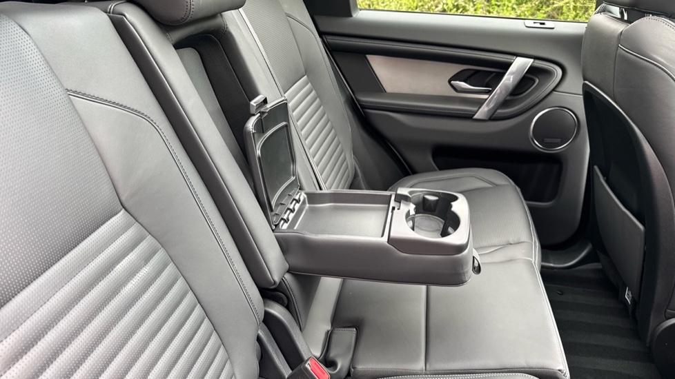 Land Rover Discovery Sport 2.0 D200 Dynamic HSE 5dr Auto [7 Seat] Diesel Station Wagon - Image 44