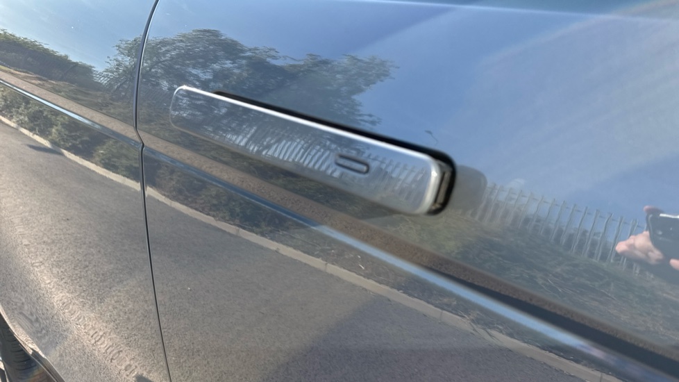 Land Rover Range Rover Evoque 2.0 P250 First Edition 5dr Auto Petrol Hatchback - Image 22