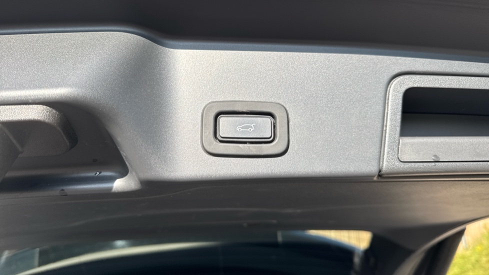 Land Rover Range Rover Evoque 2.0 P250 First Edition 5dr Auto Petrol Hatchback - Image 30