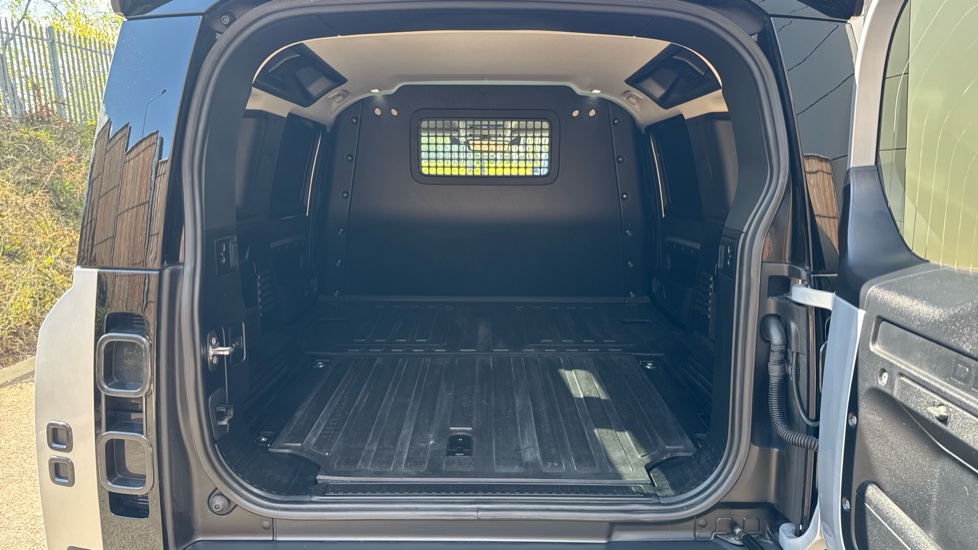 Land Rover Defender 110 Diesel 3.0 D250 Hard Top SE Auto - Image 10