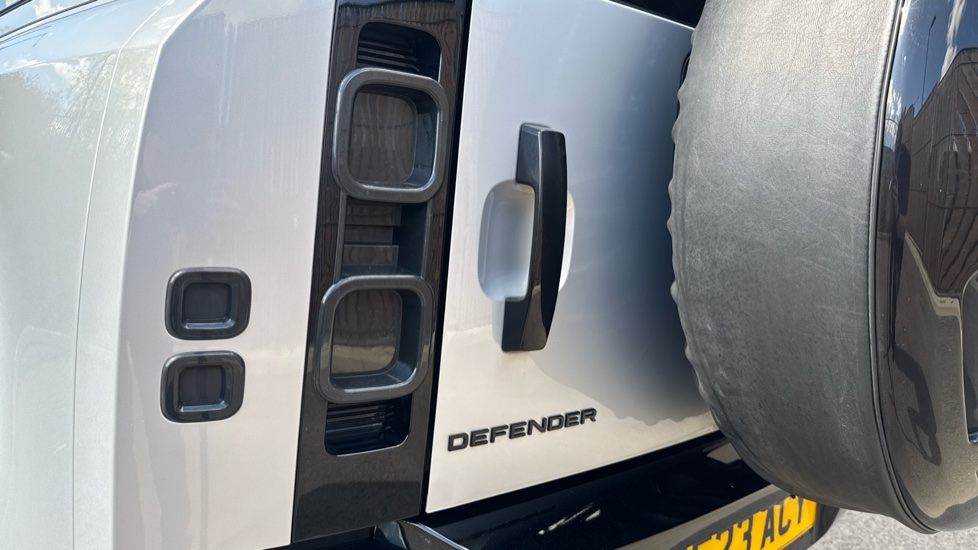 Land Rover Defender 110 Diesel 3.0 D250 Hard Top SE Auto - Image 19