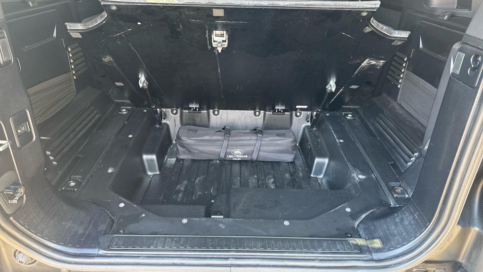 Land Rover Defender 110 Diesel 3.0 D250 Hard Top SE Auto - Image 35