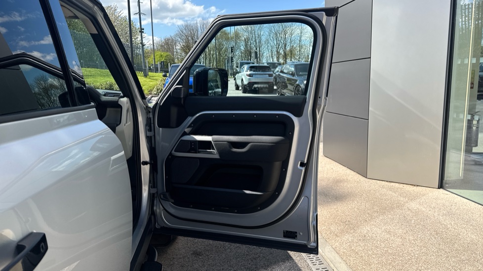 Land Rover Defender 110 Diesel 3.0 D250 Hard Top SE Auto - Image 49