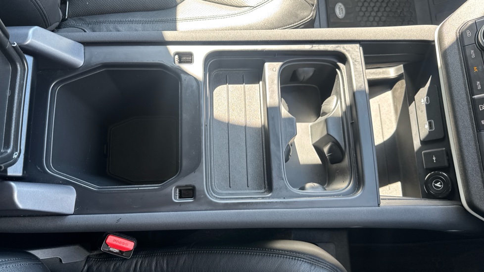 Land Rover Defender 110 Diesel 3.0 D250 Hard Top SE Auto - Image 60