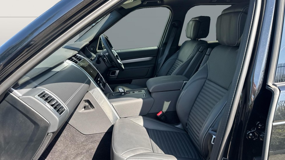 Land Rover Discovery 3.0 D350 Dynamic HSE 5dr Auto Diesel Station Wagon - Image 3