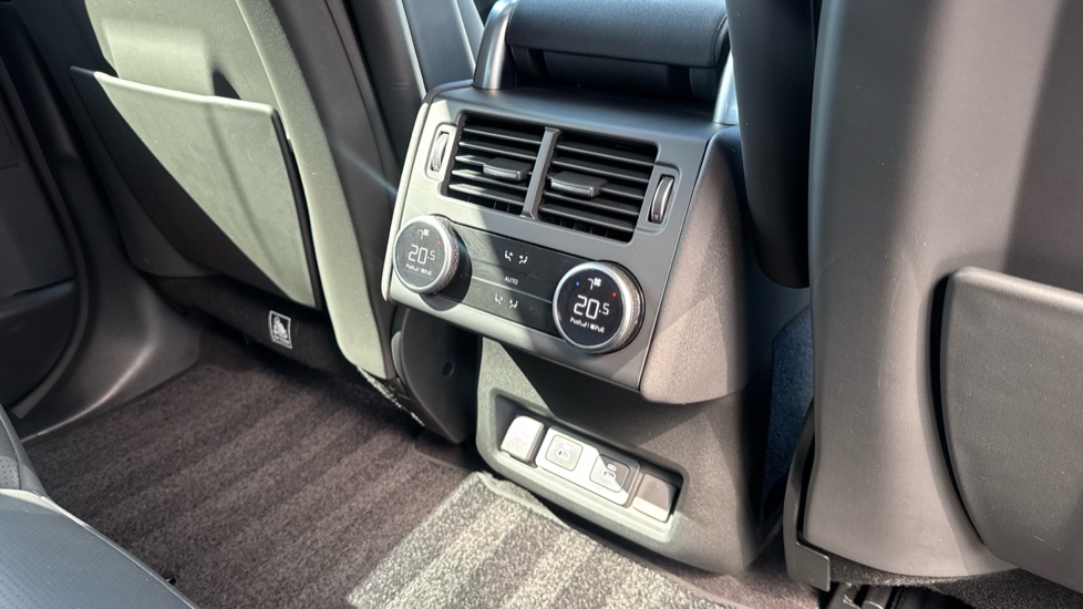 Land Rover Discovery 3.0 D350 Dynamic HSE 5dr Auto Diesel Station Wagon - Image 18