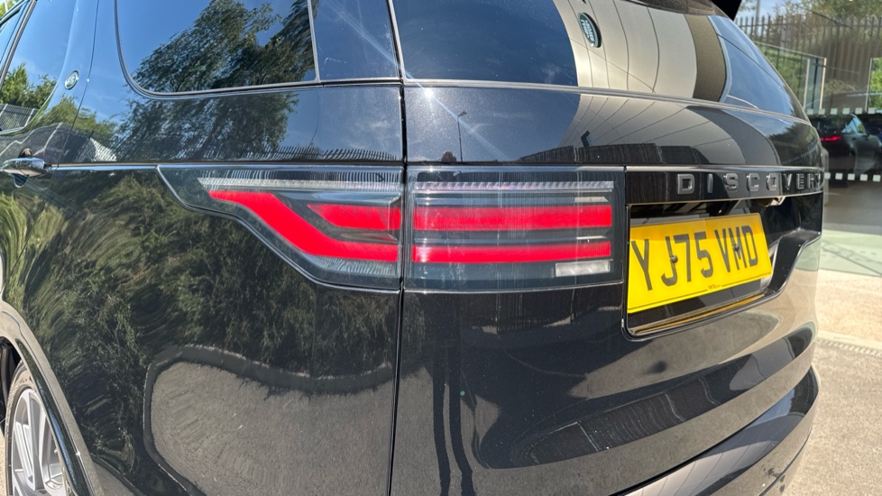 Land Rover Discovery 3.0 D350 Dynamic HSE 5dr Auto Diesel Station Wagon - Image 19
