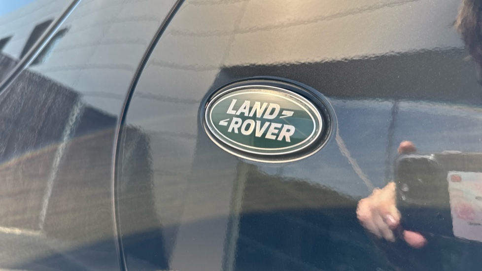 Land Rover Discovery 3.0 D350 Dynamic HSE 5dr Auto Diesel Station Wagon - Image 23