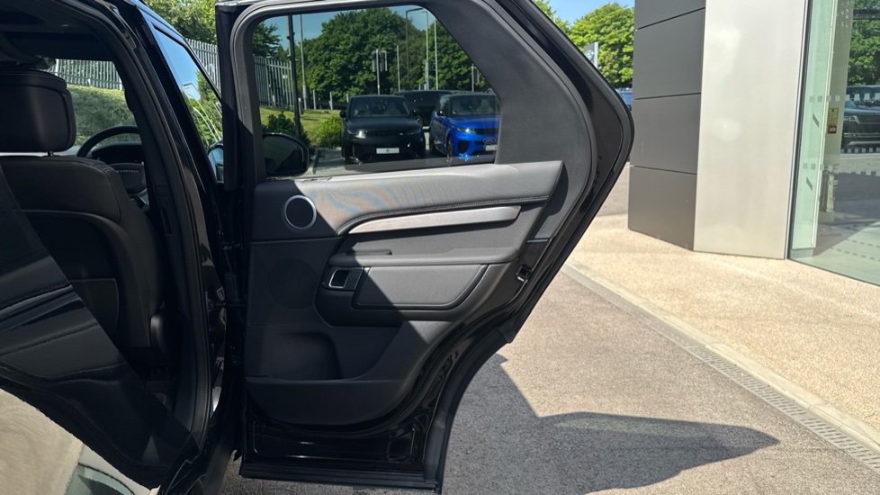 Land Rover Discovery 3.0 D350 Dynamic HSE 5dr Auto Diesel Station Wagon - Image 41