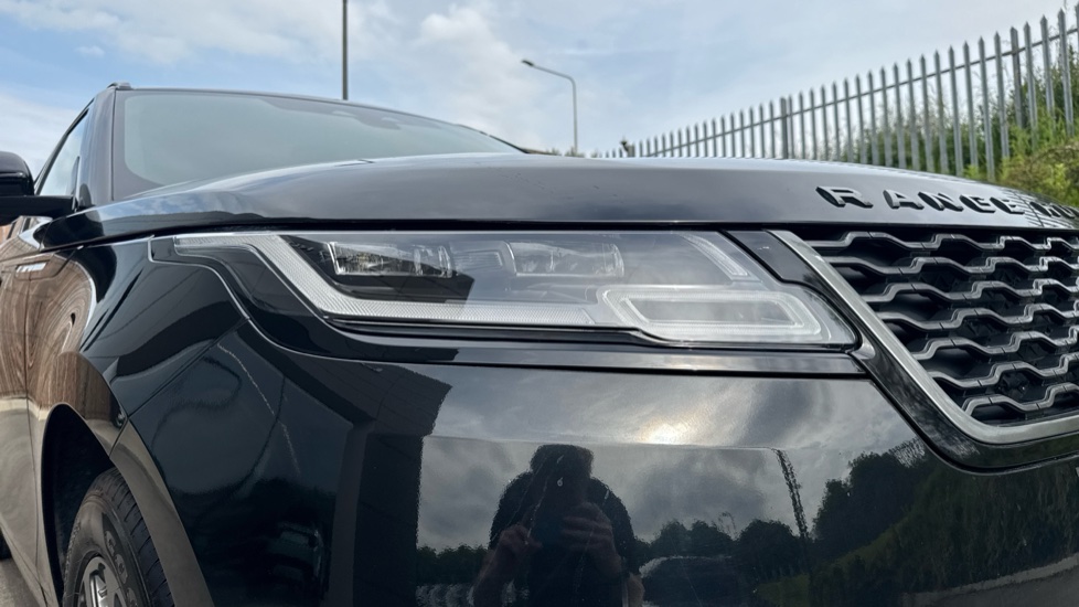 Land Rover Range Rover Velar 2.0 D200 R-Dynamic SE 5dr Auto Diesel Estate - Image 17