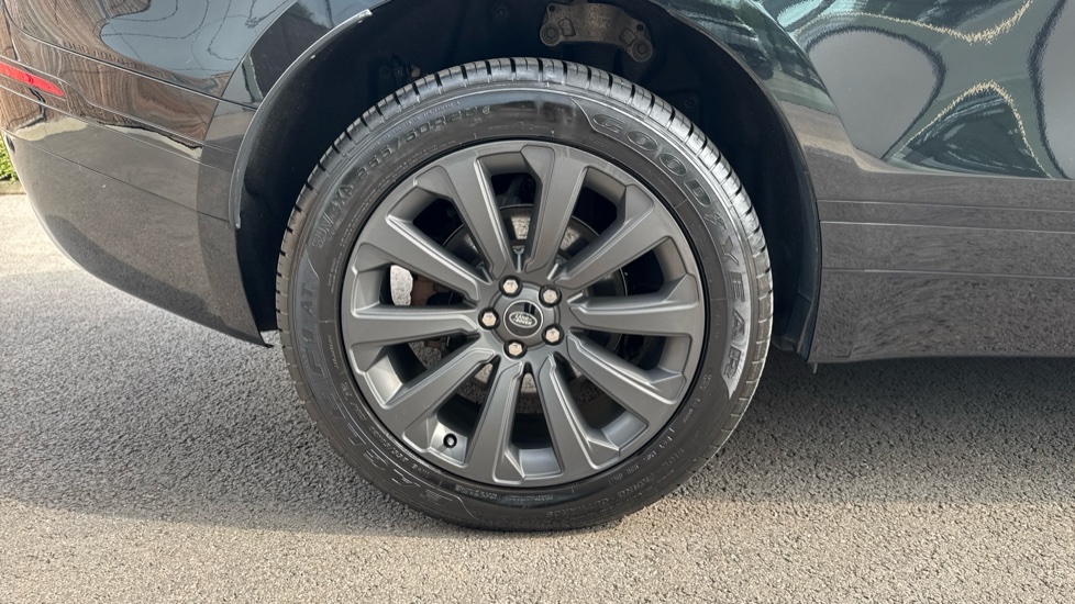 Land Rover Range Rover Velar 2.0 D200 R-Dynamic SE 5dr Auto Diesel Estate - Image 23