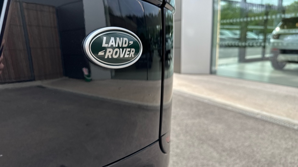 Land Rover Range Rover Velar 2.0 D200 R-Dynamic SE 5dr Auto Diesel Estate - Image 25