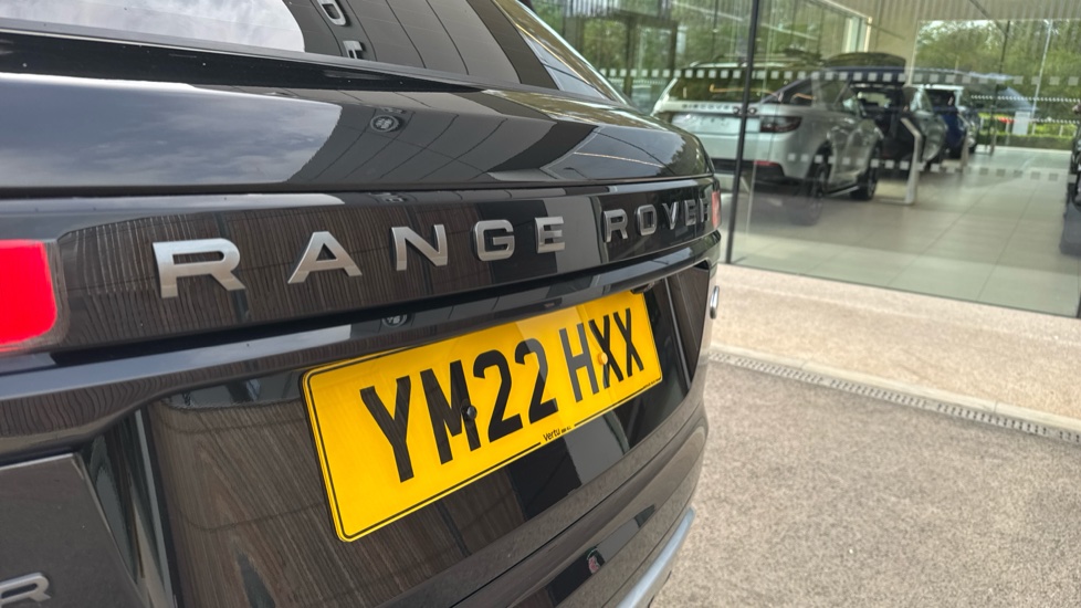 Land Rover Range Rover Velar 2.0 D200 R-Dynamic SE 5dr Auto Diesel Estate - Image 26