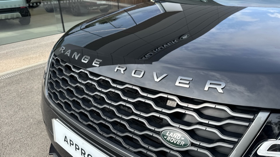 Land Rover Range Rover Velar 2.0 D200 R-Dynamic SE 5dr Auto Diesel Estate - Image 34