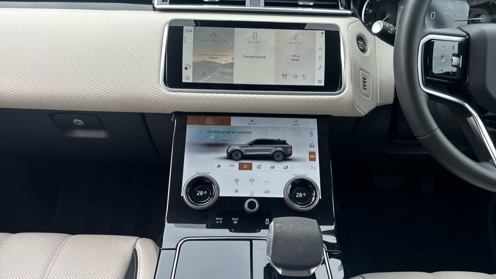 Land Rover Range Rover Velar 2.0 D200 S 5dr Auto Diesel Estate - Image 14