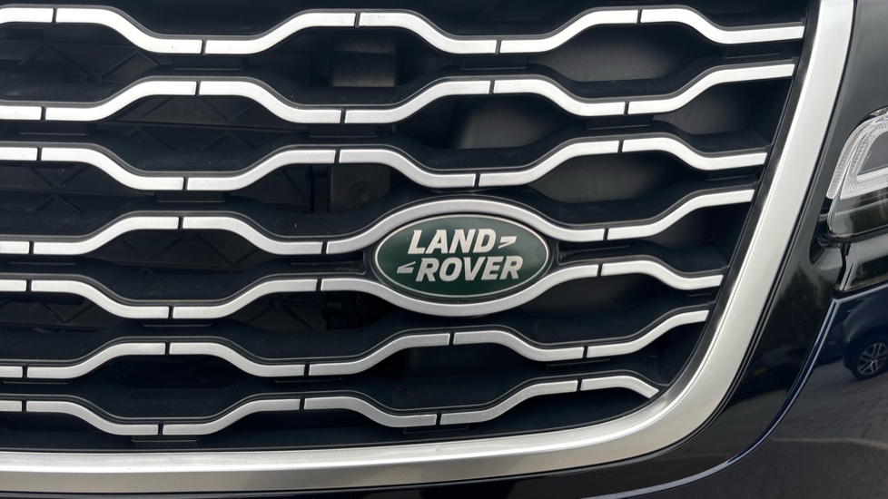 Land Rover Range Rover Velar 2.0 D200 S 5dr Auto Diesel Estate - Image 31