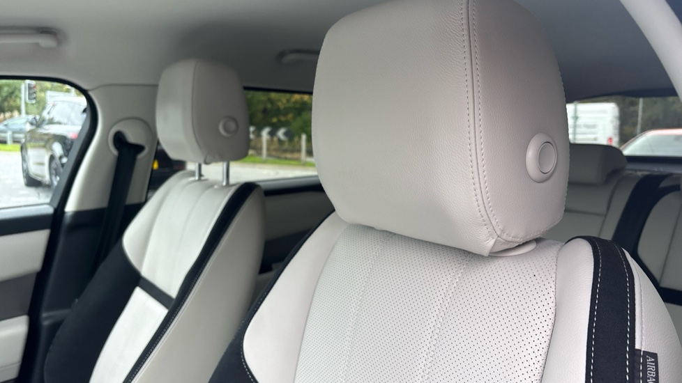 Land Rover Range Rover Velar 2.0 D200 S 5dr Auto Diesel Estate - Image 45