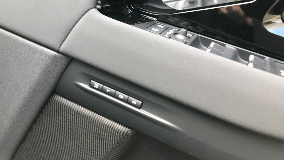 Land Rover Range Rover Evoque 2.0 D200 Dynamic SE 5dr Auto Diesel Hatchback - Image 42