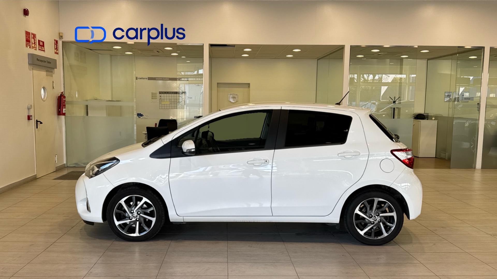 TOYOTA Yaris - 4