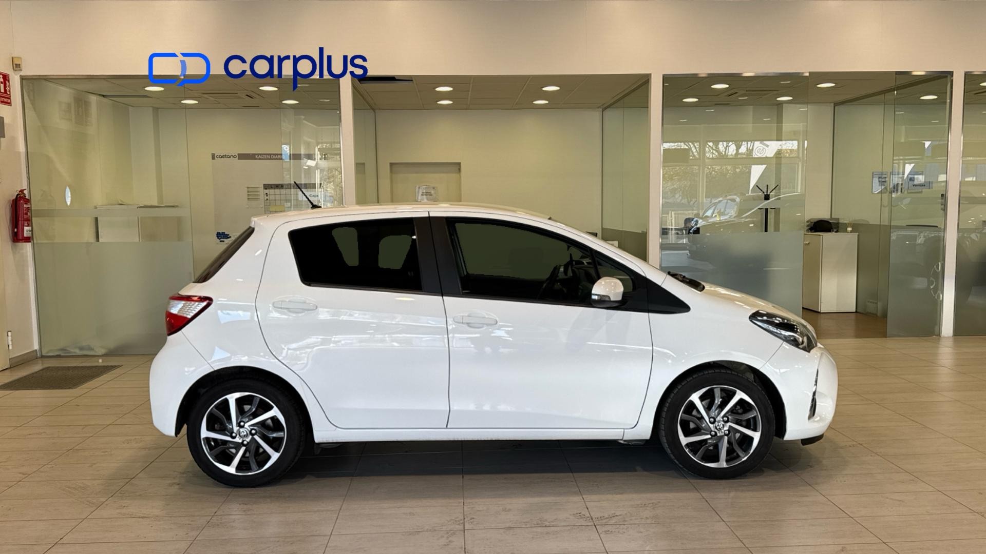 TOYOTA Yaris - 8