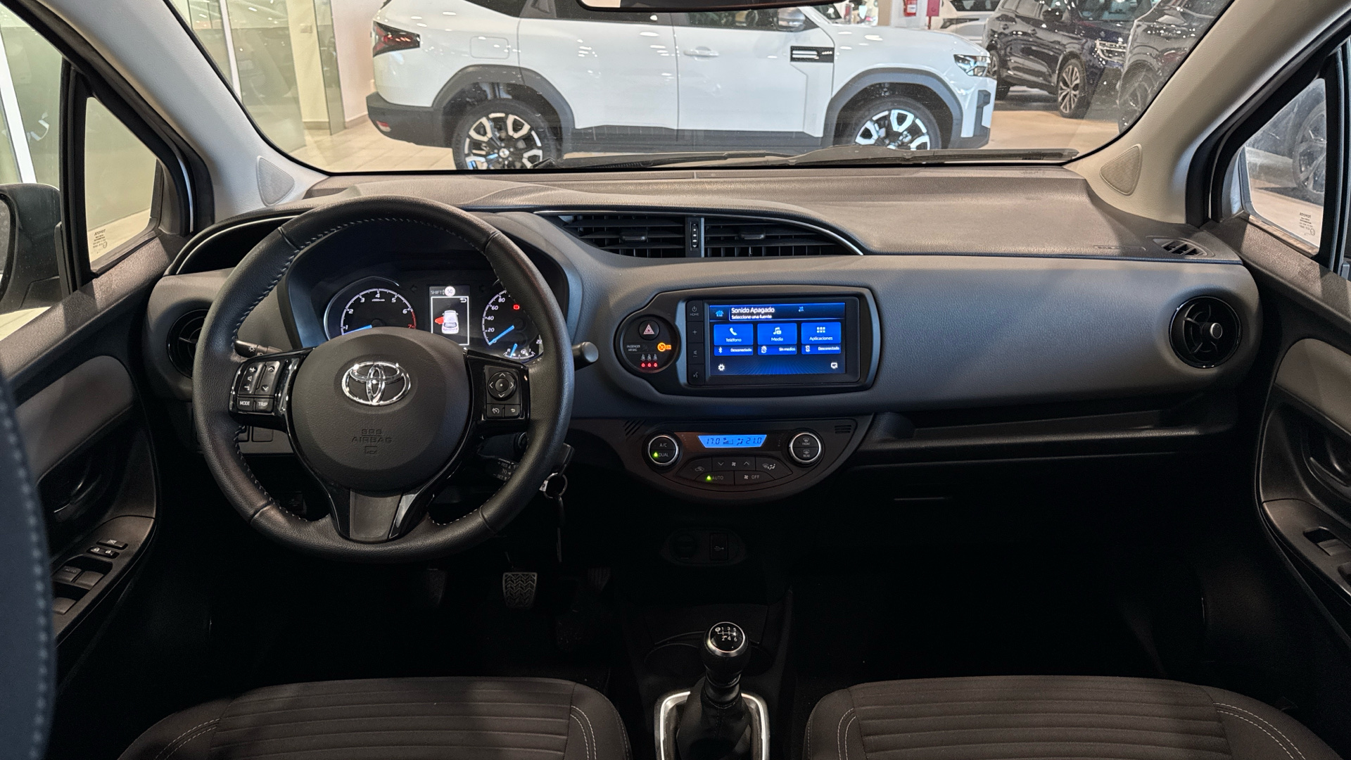 TOYOTA Yaris - 10