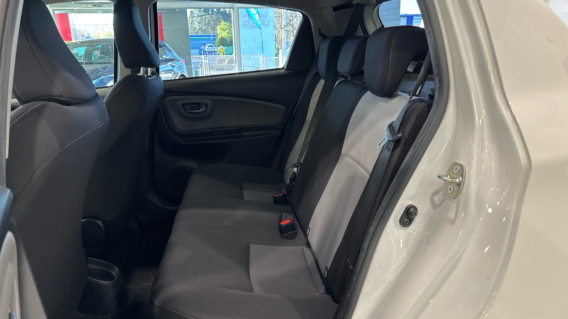 TOYOTA Yaris - 12