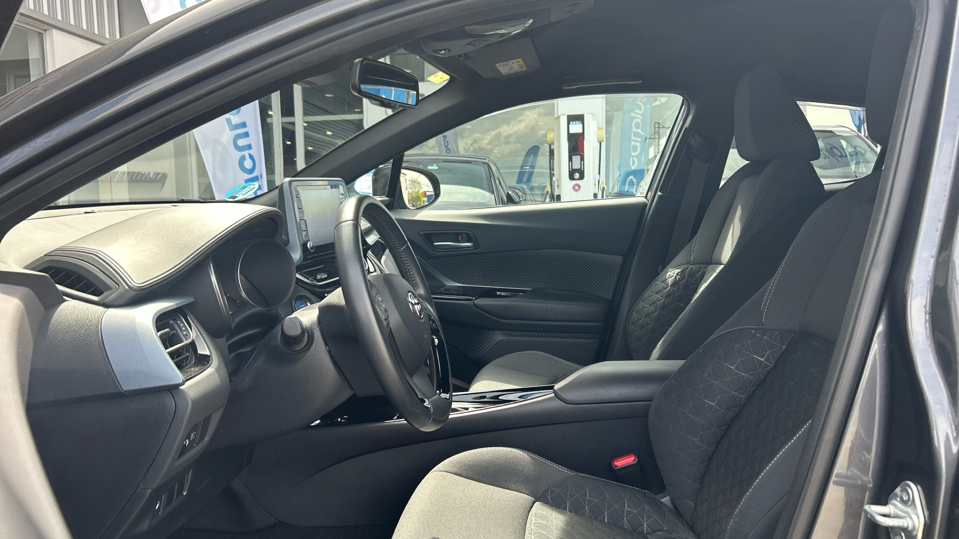 TOYOTA C-HR - 11