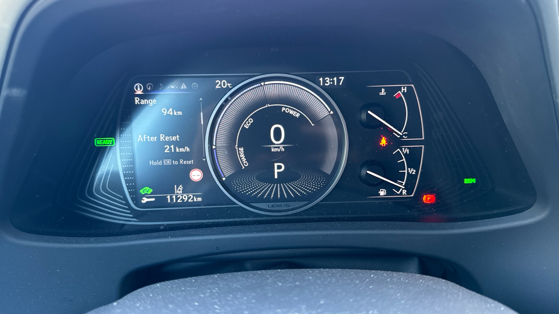 Lexus UX 250h Luxury — photo 3