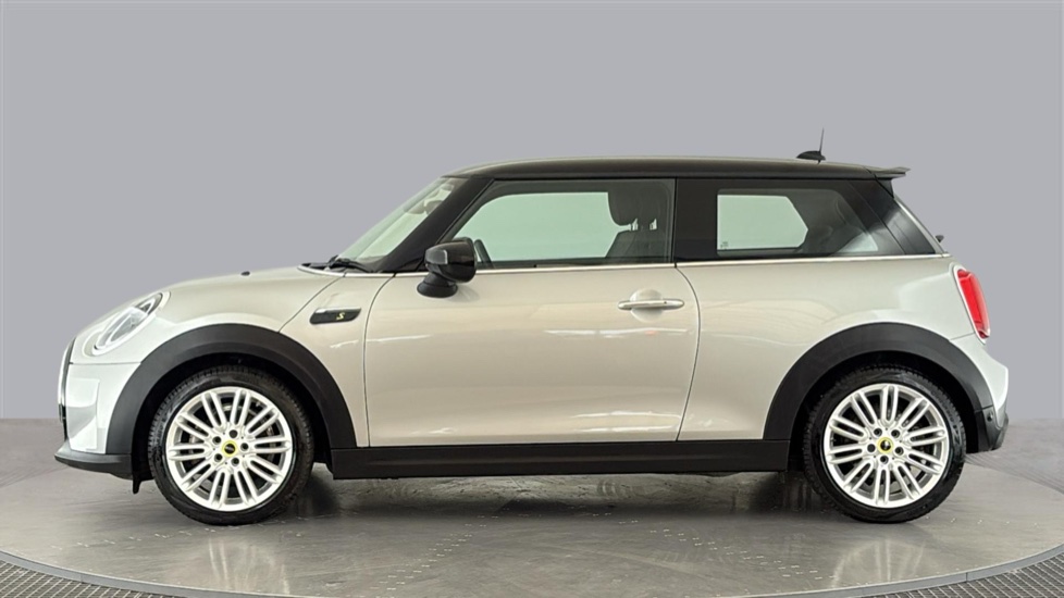 MINI HATCHBACK Image 2