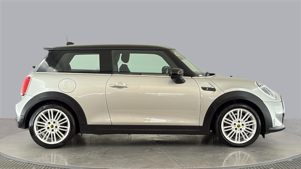 MINI HATCHBACK Image 6