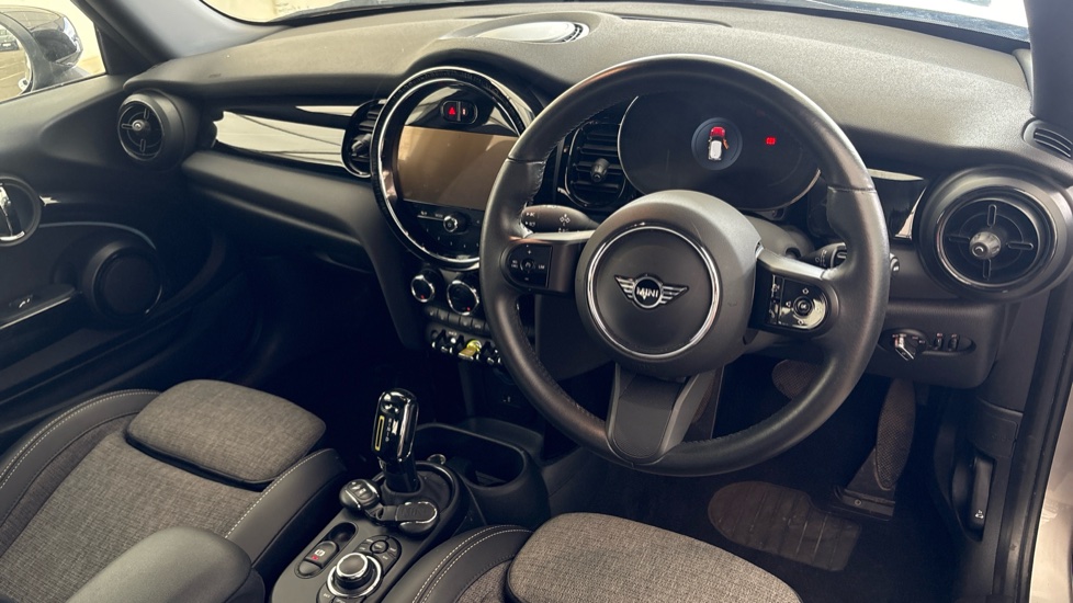 MINI HATCHBACK ELECTRIC 135kW Cooper S Level 2 33kWh 3dr Auto