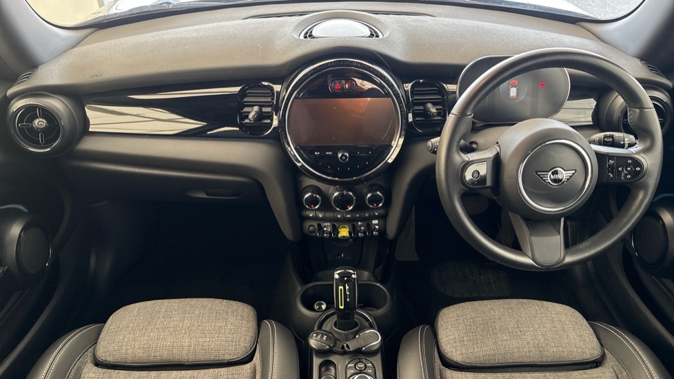 MINI HATCHBACK Image 11