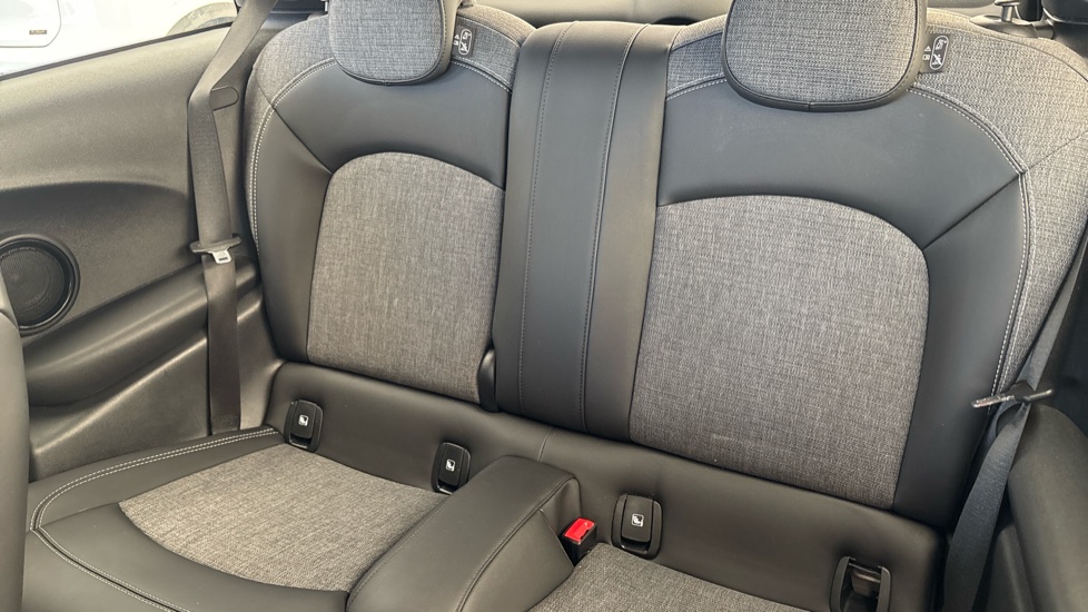 MINI HATCHBACK ELECTRIC 135kW Cooper S Level 2 33kWh 3dr Auto