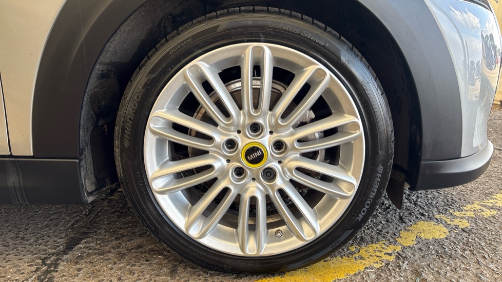 MINI HATCHBACK ELECTRIC 135kW Cooper S Level 2 33kWh 3dr Auto