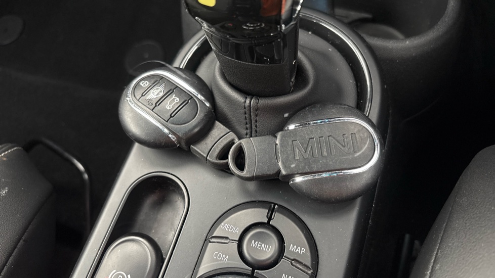 MINI HATCHBACK ELECTRIC 135kW Cooper S Level 2 33kWh 3dr Auto