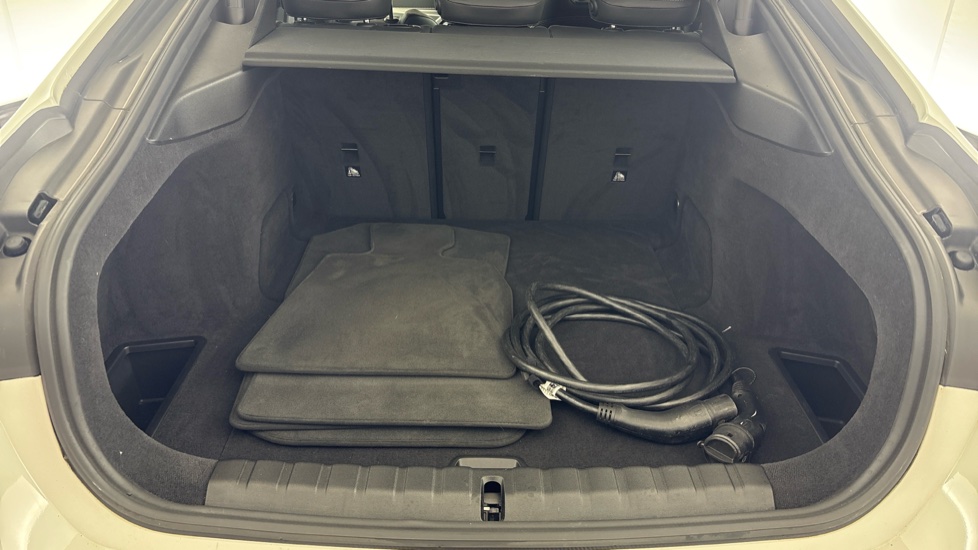 BMW I4 Image 15