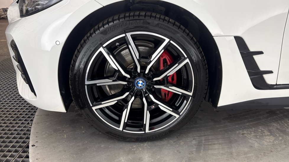 BMW I4 Image 17