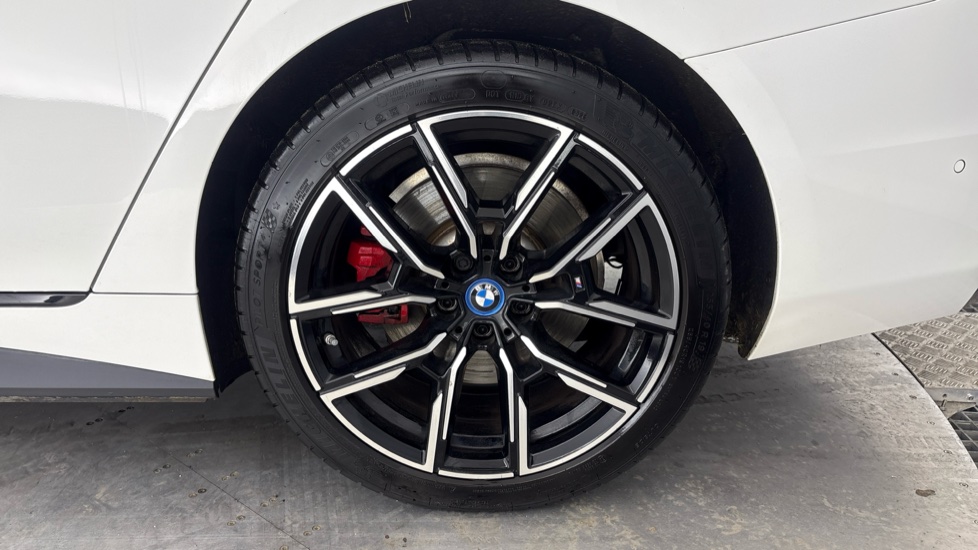 BMW I4 Image 18