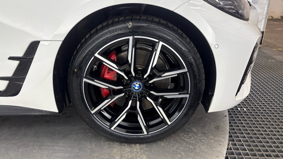 BMW I4 Image 20