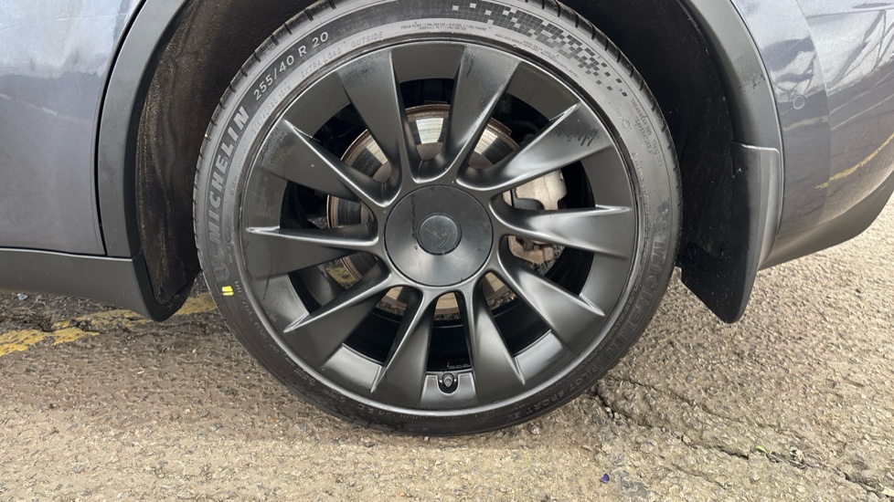 TESLA MODEL Y HATCHBACK Long Range AWD 5dr Auto