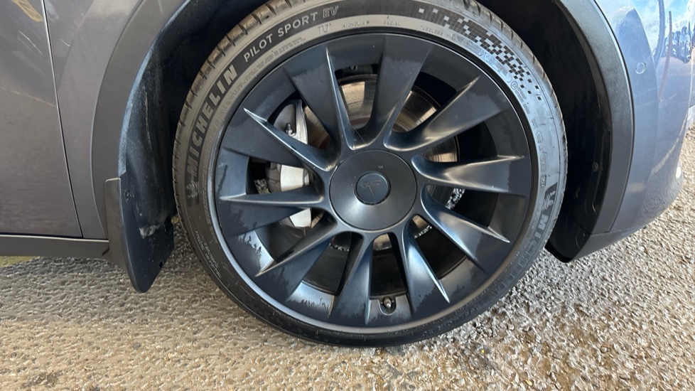 TESLA MODEL Y HATCHBACK Long Range AWD 5dr Auto