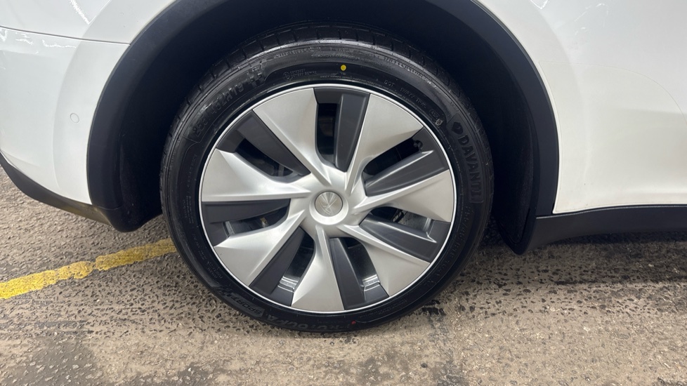 TESLA MODEL Y HATCHBACK Long Range AWD 5dr Auto